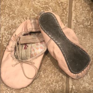 5/$25 Capezio ballet slippers baby dance